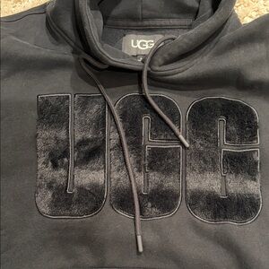 UGG Black Fluffy Logo Hoodie xl